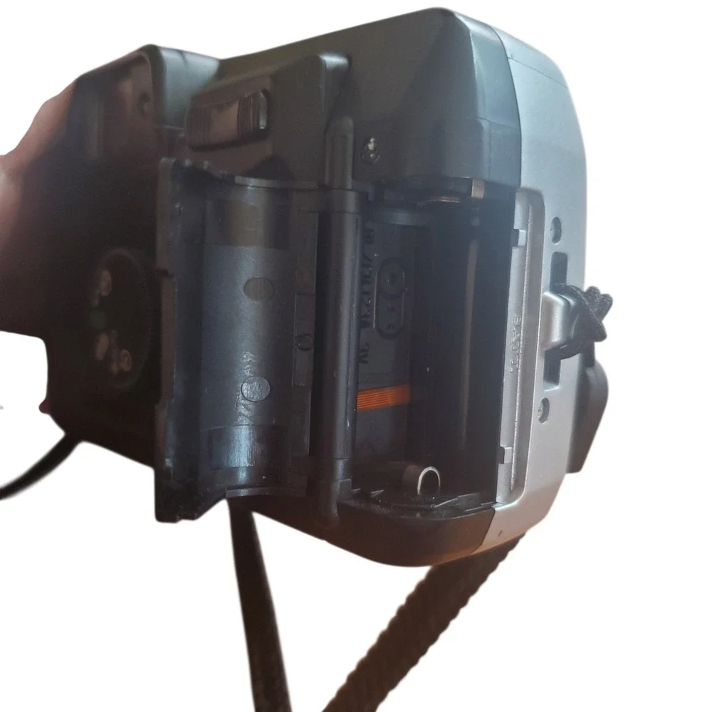 Canon Sure Shot 65 Zoom 35mm Film Camera Silver 38-65mm Lens with Strap WORKS - Picture 12 of 13
